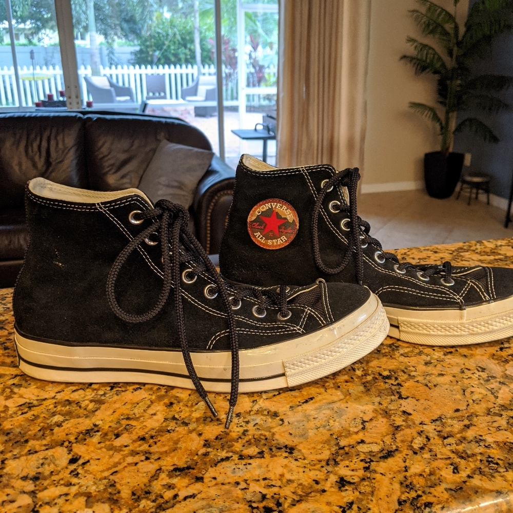 Like new! Men's Converse shoes
